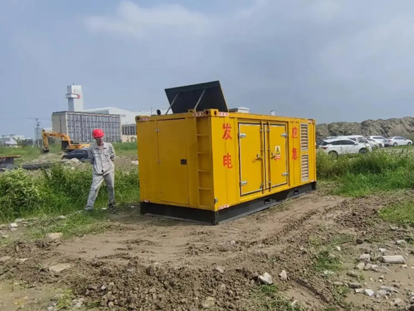 王屋镇200KW柴油发电机机组每小时的油耗量受哪些因素影响？